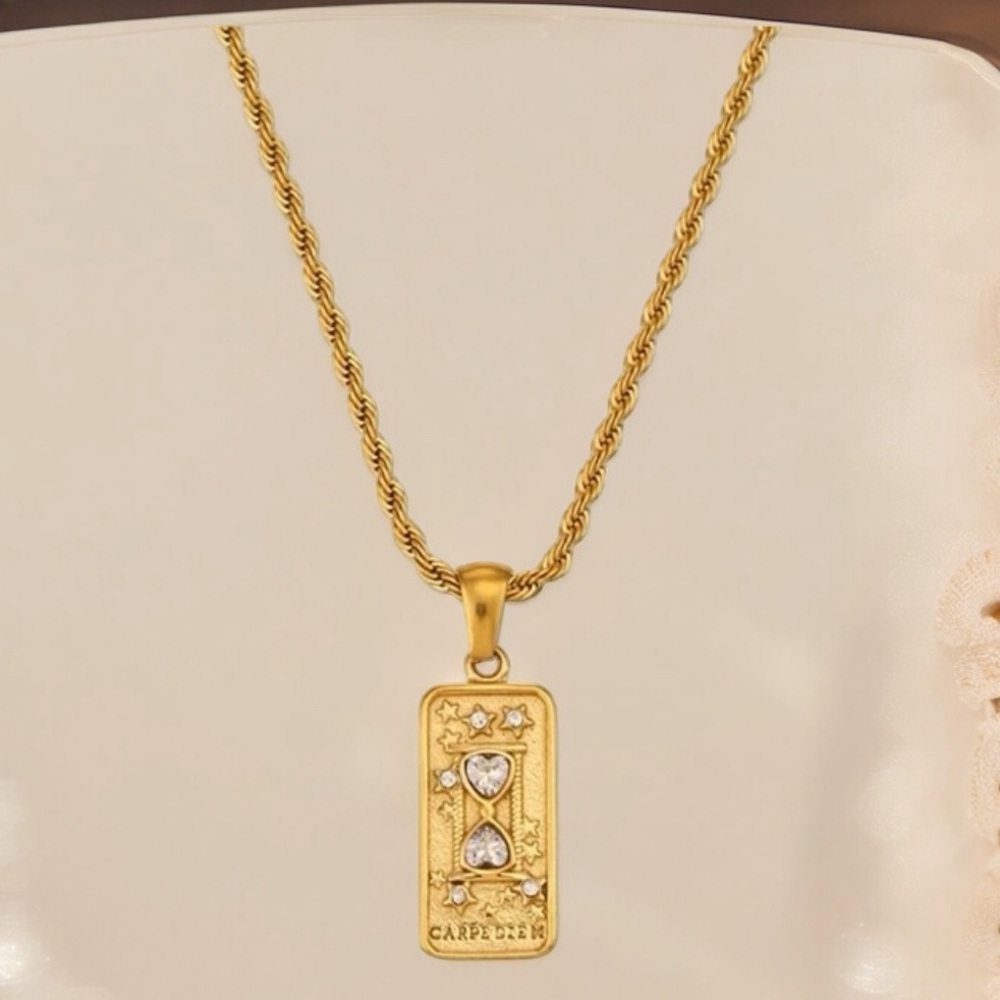 18k Gold Plated Carpe Diem hourglass card shaped pendant necklace. New. - Picture 9 of 14